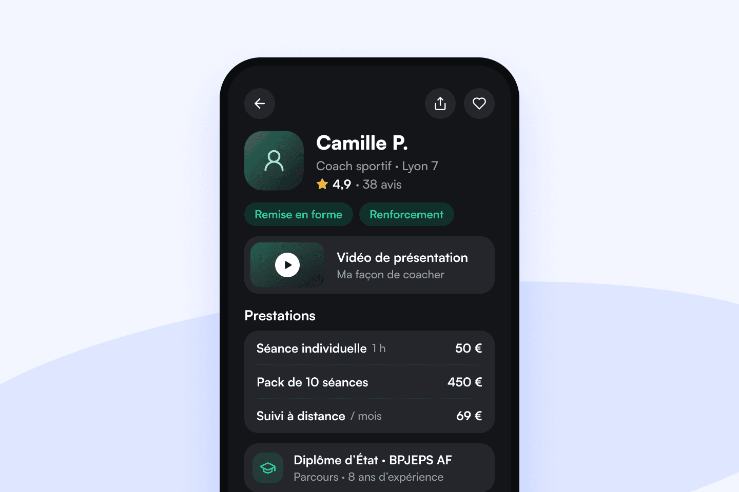 Coachly app: profile of Camille P., coach in Lyon 7, with rating, specialities, video and services, and the Contact and Book buttons.