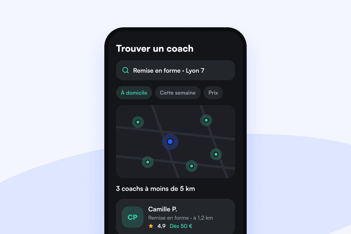 Coachly app: search « Remise en forme · Lyon 7 », « À domicile » filter, map of the coaches around you and two nearby coaches with their rating and price.